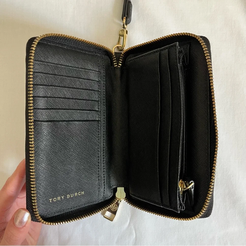Tory Burch Wallet / Wristlet - Picture 6 of 6